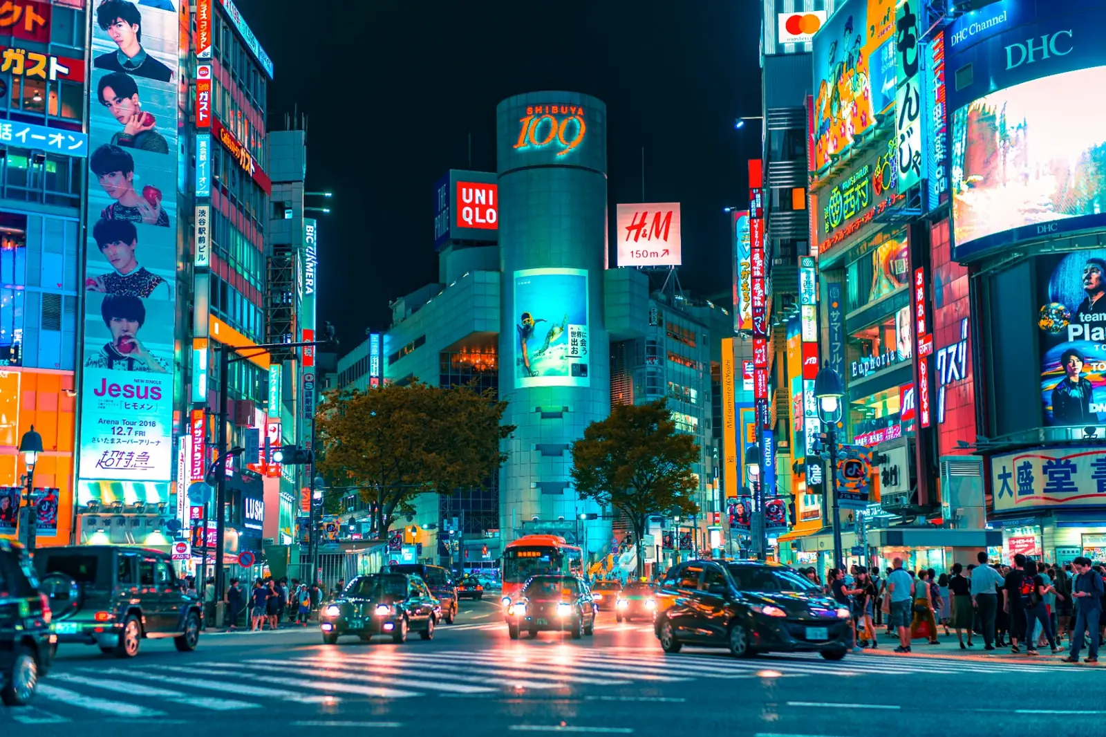 Cruce de Shibuya en Tokio iluminado de noche